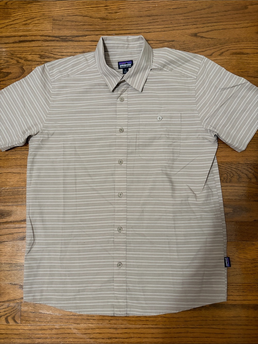 Patagonia Men’s Organic Cotton Shirt-Sleeve Button-Down Shirt Size M